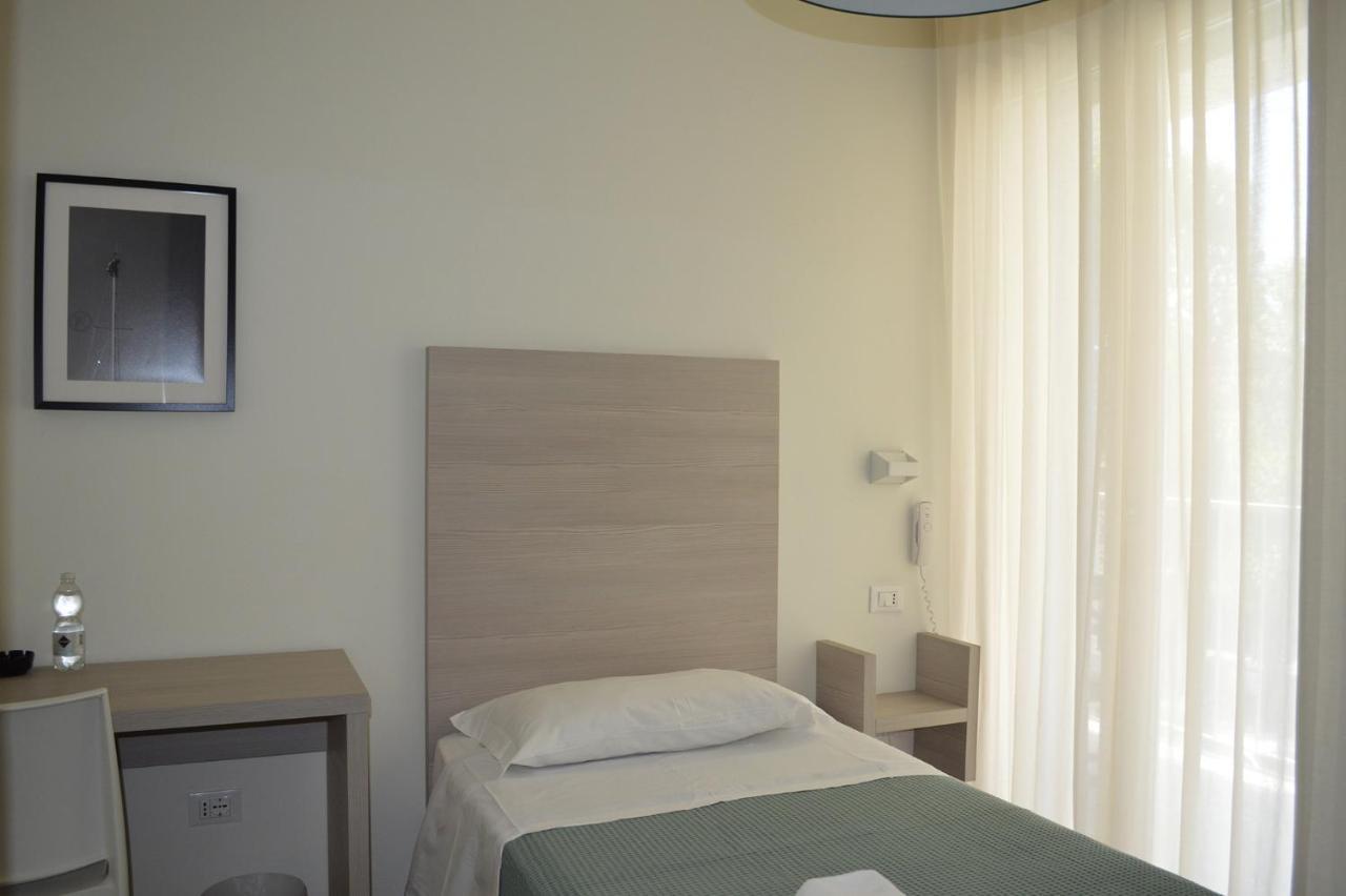 Hotel Riva E Mare Rimini Exterior foto