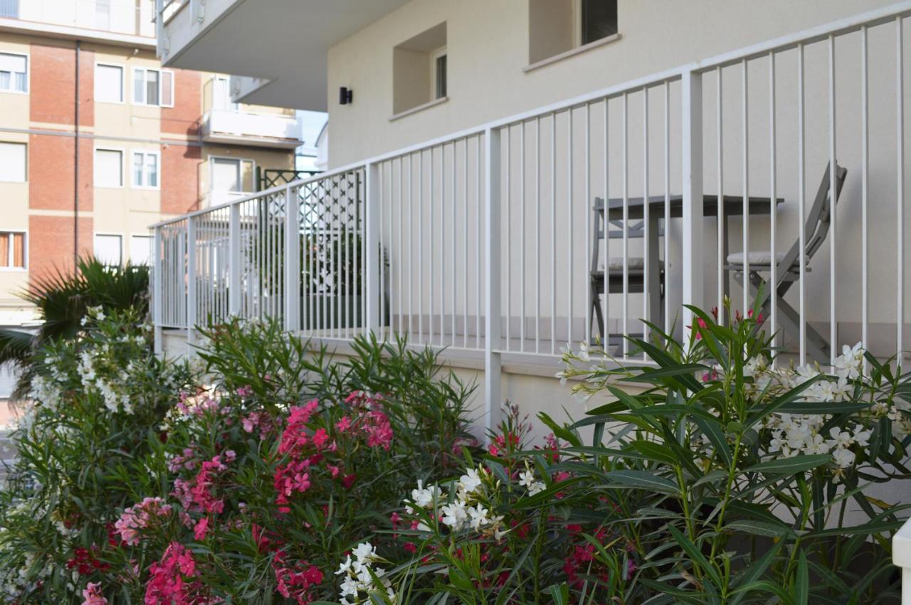 Hotel Riva E Mare Rimini Exterior foto